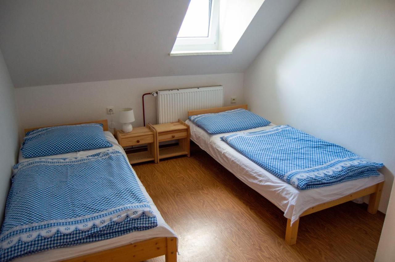 Penzion Holacky Dolní Dunajovice Exteriör bild
